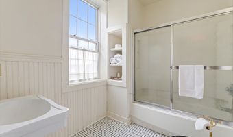 215 N Main St, Alma, WI 54610