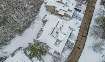 1872 Ridgeview Circle Dr, Ballwin, MO 63021