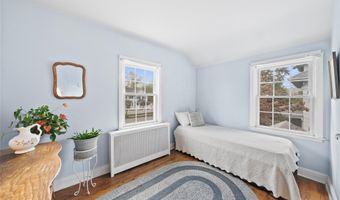 91 Ireland Pl, Amityville, NY 11701