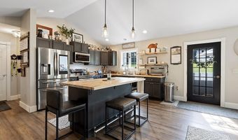 15 Fieldstone Dr, Augusta, ME 04330