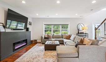 15 Wondy Way, Danbury, CT 06811