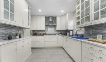 96 W 8th St, Bayonne, NJ 07002