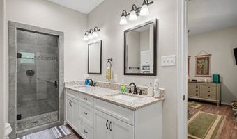 125 Rolling Hills Blvd, Alvord, TX 76225