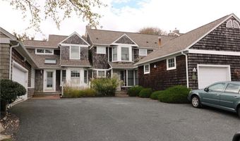 40 Fox Dr, Narragansett, RI 02882