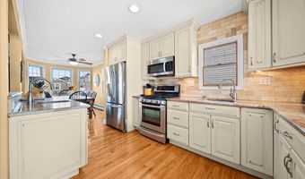 16 Gibbs Rd, Amity Harbor, NY 11701