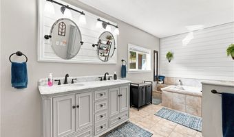 72 Elizabeth Dr, Bella Vista, AR 72715