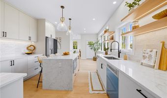 27 Soar Way, Newport, RI 02840