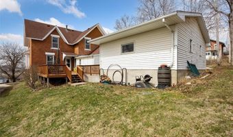 207 N Davis St, Anamosa, IA 52205