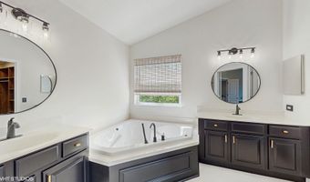 8 GEORGETOWN Ct, Algonquin, IL 60102