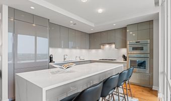 1781 N PIERCE St 1702, Arlington, VA 22209