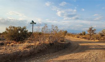 2204 S Six Shooter Rd, Yucca, AZ 86438