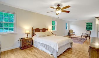 8304 FIVE GATES Rd, Annandale, VA 22003