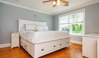 19 Eustis Ave, Newport, RI 02840