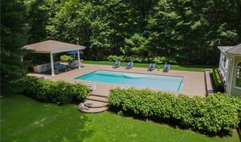 4 Brookfield Ct, East Greenwich, RI 02818