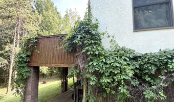 5912 5 Mile Pt Rd, Allouez, MI 49805