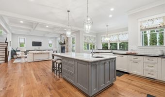 3555 N DICKERSON St, Arlington, VA 22207