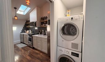 38 Hilltop Ave Cottage, Middletown, RI 02842