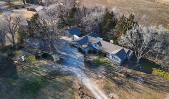 113 S Country Club Rd, Arkansas City, KS 67005