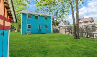19 CENTER St, Barnegat, NJ 08005