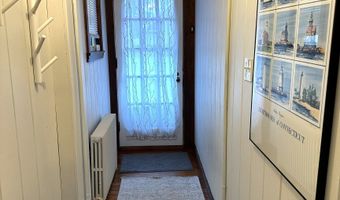33 Sybil Ave, Branford, CT 06405