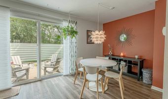 32 Whitcomb Cir, Madison, WI 53711