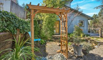 1159 Park St, Ashland, OR 97520