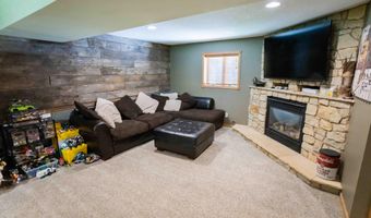 1105 Cherrywood Ln, Aberdeen, SD 57401