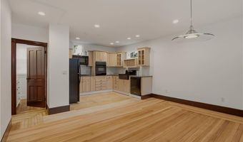 82 Van Zandt Ave, Newport, RI 02840