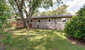 1520 S Carnation Dr, Aurora, MO 65605