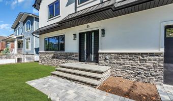 55 Maiden Ln, Bergenfield, NJ 07621