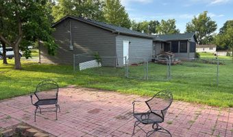 1105 Benton St, Albany, MO 64402