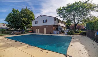 615 Broadway 63, Amityville, NY 11701
