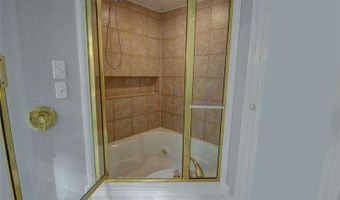 639 Lakeshore Dr, Berkeley Lake, GA 30096