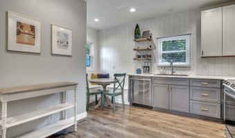 41 Dewey St, Arnolds Park, IA 51331