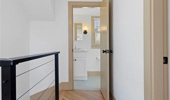 18 Barney St 3, Newport, RI 02840