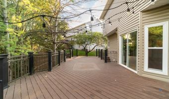 570 Castle Ridge Dr, Ballwin, MO 63021