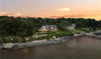 4 Mulberry Rd, Bristol, RI 02809