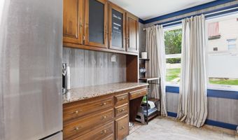 103 W KING St, Abbottstown, PA 17301
