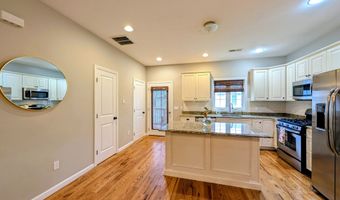 15 Old Oak Dr 15, Brookfield, CT 06804