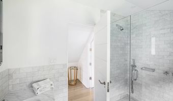 36 Hand Ln, Amagansett, NY 11930