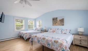 7 Conant Ave, Narragansett, RI 02882