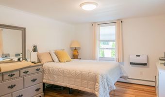 32 Pleasant Hill Rd, Falmouth, ME 04105
