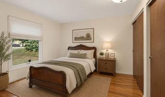 7 Springlake Ct, Ballwin, MO 63011