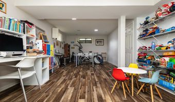 8809 SAUNDERS Ln, Bethesda, MD 20817