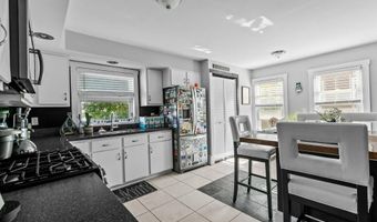 21 Slocum St, Newport, RI 02840