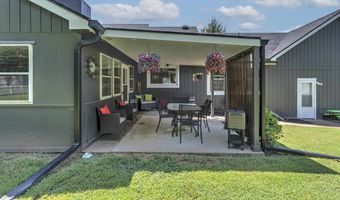 2104 Cedarcrest Ct, Arkansas City, KS 67005