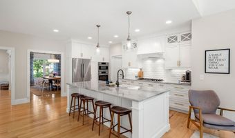 32 Settlers Ct, Bedford, NH 03110
