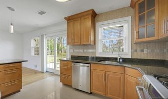117 Brookview Ter, Bergenfield, NJ 07621