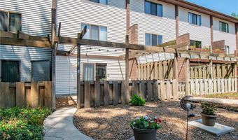 2262 Pine Top Ct 31, Akron, OH 44319