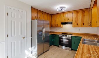 135 Longbranch Ct, Athens, GA 30605